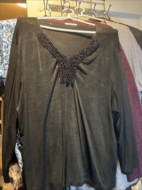 Black Long-Sleeve V-Neck Top with Beaded Trim⭐️